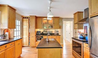 264 Sowams Rd, Barrington, RI 02806