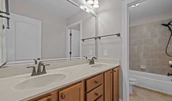 3005 Canopy Woods Dr, Apex, NC 27539