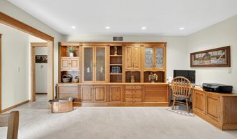 1323 Scott Cir, Ames, IA 50014