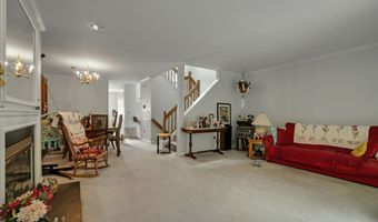 12 Boulevard Dr 24-145, Danbury, CT 06810