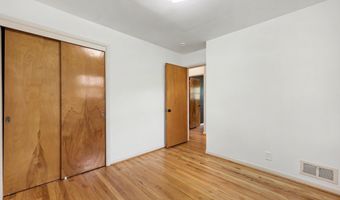 1597 Greenview Dr, Ann Arbor, MI 48103