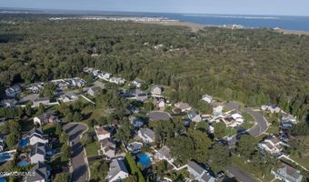 8 Laurel Ln, Bayville, NJ 08721