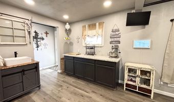 301 Ave N, Abernathy, TX 79311
