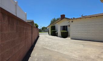 900 S Calico Cir, Anaheim, CA 92804