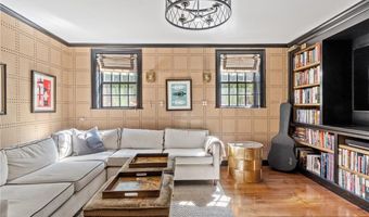 35 Second St, Newport, RI 02840