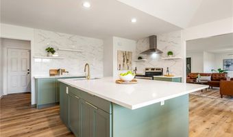 43 Strichen Ln, Bella Vista, AR 72715