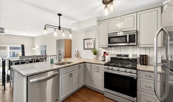 210 Braeshire Dr D, Ballwin, MO 63021