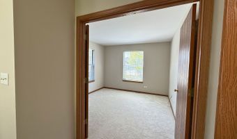 1111 Saint Andrews Ct, Algonquin, IL 60102