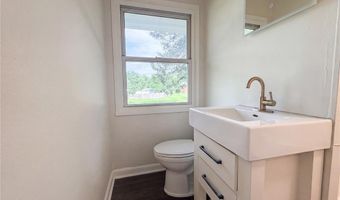 238 W Skyline Dr, Ballwin, MO 63011