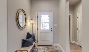 135 Calvin Dr, Wolfforth, TX 79382