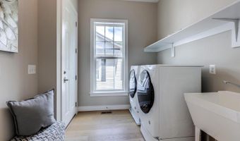 934 19TH St S, Arlington, VA 22202