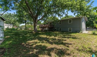 409 S 8th Ave, Brandon, SD 57005