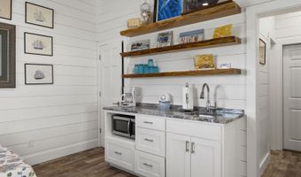 140 BAY HARBOR Dr, Aransas Pass, TX 78336