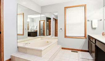 1670 Yosemite Pkwy, Algonquin, IL 60102