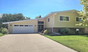 1507 Squire Ln, Aberdeen, SD 57401