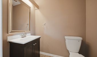 824 S Chillicothe Rd 2, Aurora, OH 44202