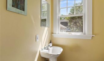 27 Cranston Ave, Newport, RI 02840