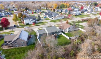 10902 Woodedge Dr, Allendale, MI 49401