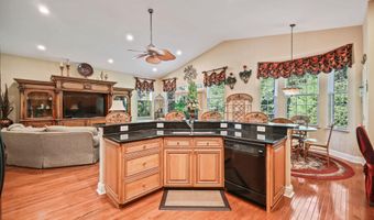 28 Pond View Cir, Barnegat, NJ 08005