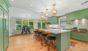 26 Bradrick Ln, Allendale, NJ 07401