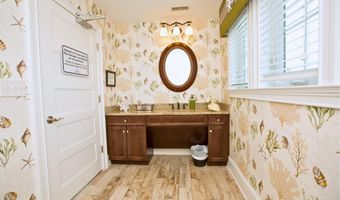 302 Glenn St, Atlantic Beach, NC 28512