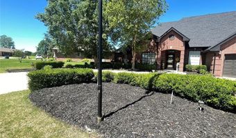 2210 Lakewood Dr, Chickasha, OK 73018