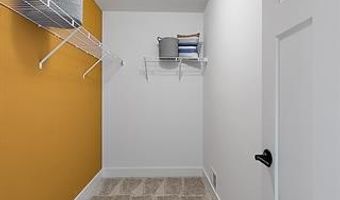 6167 N Trailwoods Dr, Ann Arbor, MI 48103
