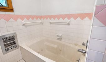 1635 Oak Dr, Aurora, MO 65605