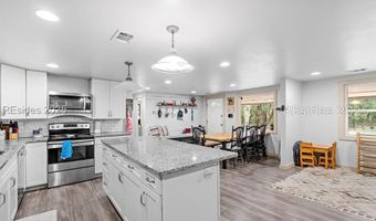 8 Billy Hill Rd, Beaufort, SC 29906