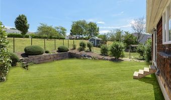 22 JH Dwyer Dr, Middletown, RI 02842