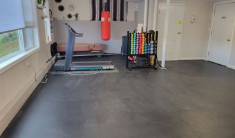 366 Federal Rd, Brookfield, CT 06804