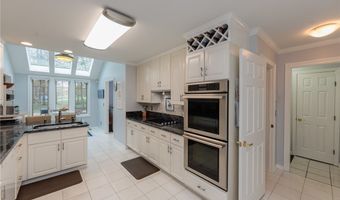 117 Royal Oak Dr, Aurora, OH 44202