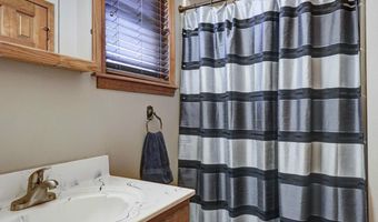 3050 Gaineswood Ave, Baxter Springs, KS 66713