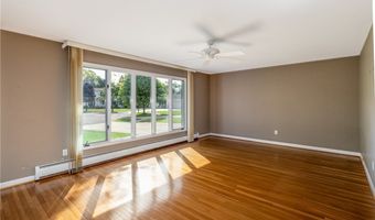 24 Glenbourne Ct, Amherst, NY 14221