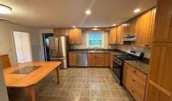 27 Lincoln Cir W 27, Andover, MA 01810