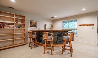 15 Inverness Rd, Falmouth, ME 04105