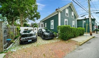 43 Poplar St, Newport, RI 02840
