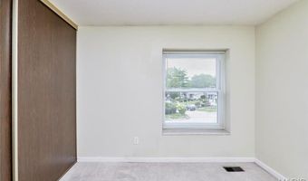 241 Valleyoak Ct, Ballwin, MO 63021