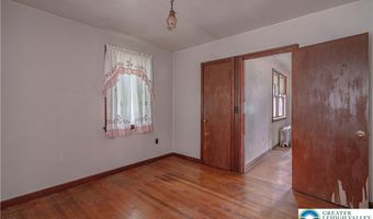 79 Mountain Lake Rd, Belvidere, NJ 07823