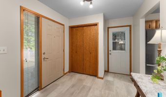 108 N Maple Ave, Brandon, SD 57005