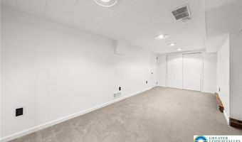 3146 Club Dr, Allentown, PA 18103