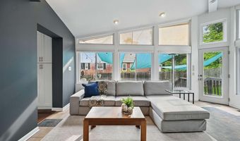 7306 WAYNE Dr, Annandale, VA 22003
