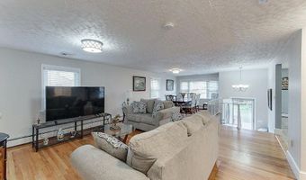 7 Wilbur Ave, Newport, RI 02840
