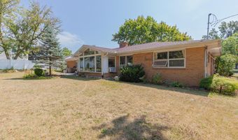 916 Hillcrest Dr, Adrian, MI 49221