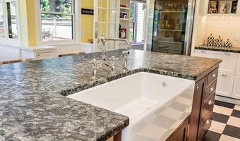 586 B St, Ashland, OR 97520