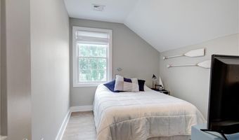 40 Grafton St, Newport, RI 02840