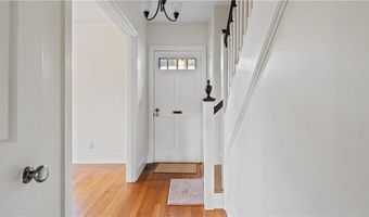 20 Bowen St, East Providence, RI 02916