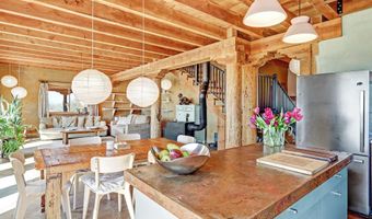 34 Dos Carpinteros Rd, Arroyo Seco, NM 87514