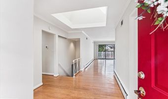 5813 MIDHILL St, Bethesda, MD 20817