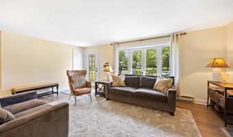 20 Club Ln, Cheshire, CT 06410